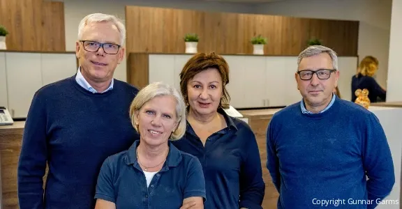 Die Ärzte Scholz, Paschen, Neumann-Grutzeck und Kümmel stehen am Empfang